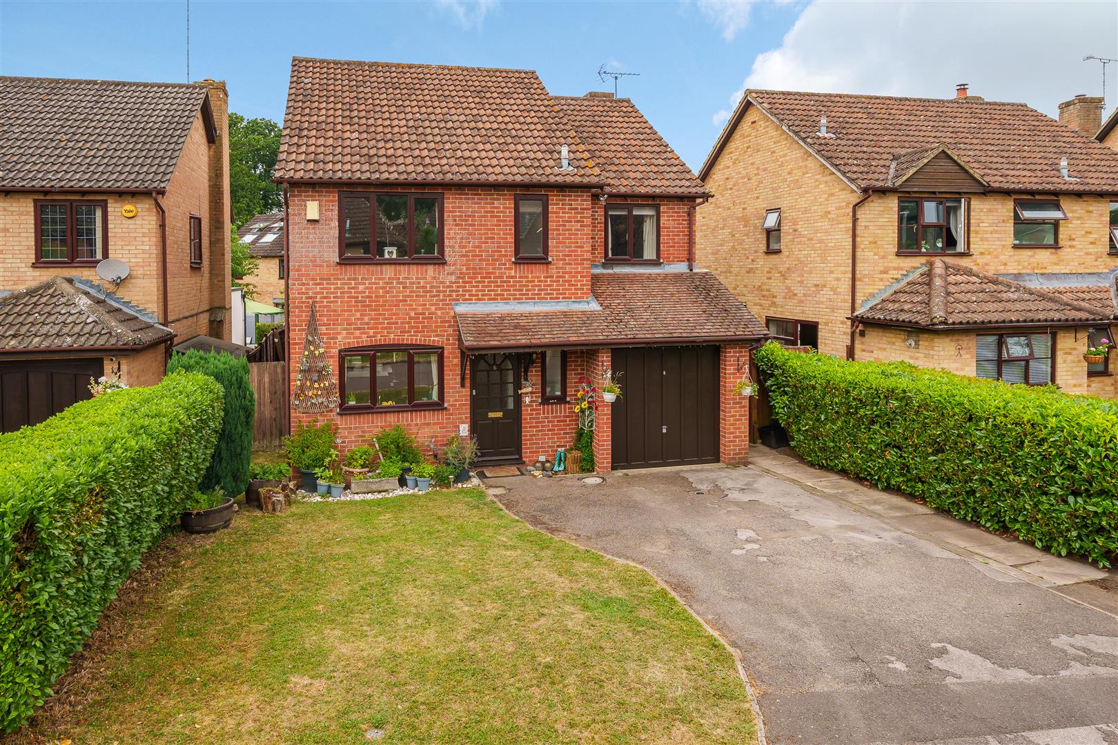 Oregon Walk, Finchampstead, Berkshire, RG40 4PG