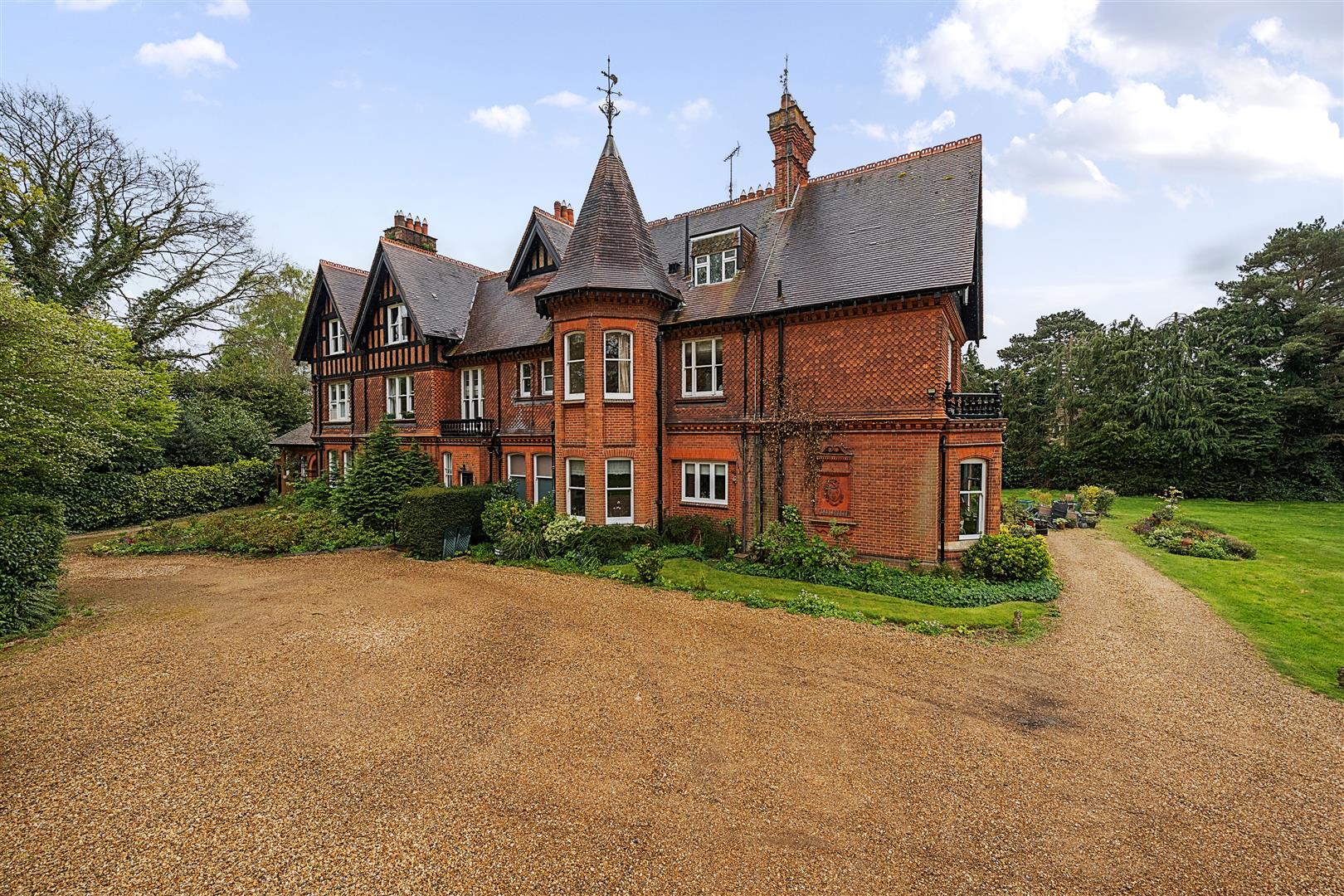 Mertonford, Pages Croft, Wokingham, Berkshire, RG40 2HQ