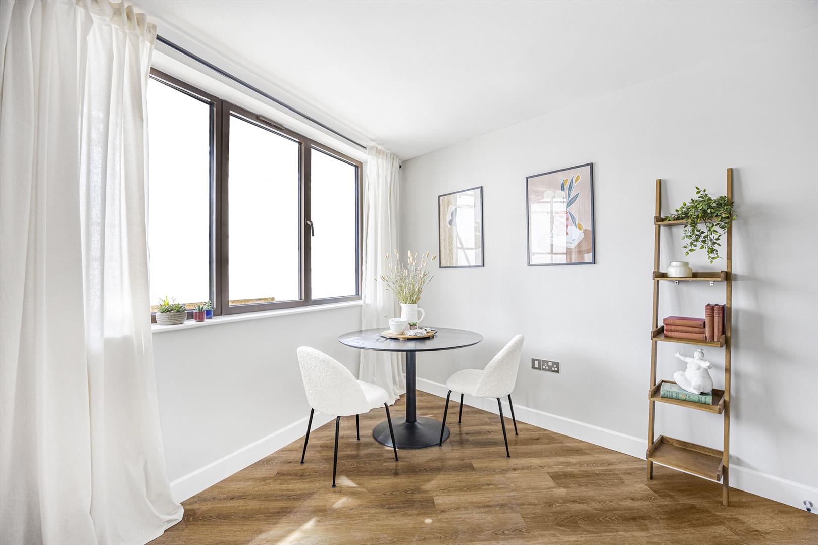 Flat 10 Sterling Place, Broad Street, Wokingham, RG40 1AU