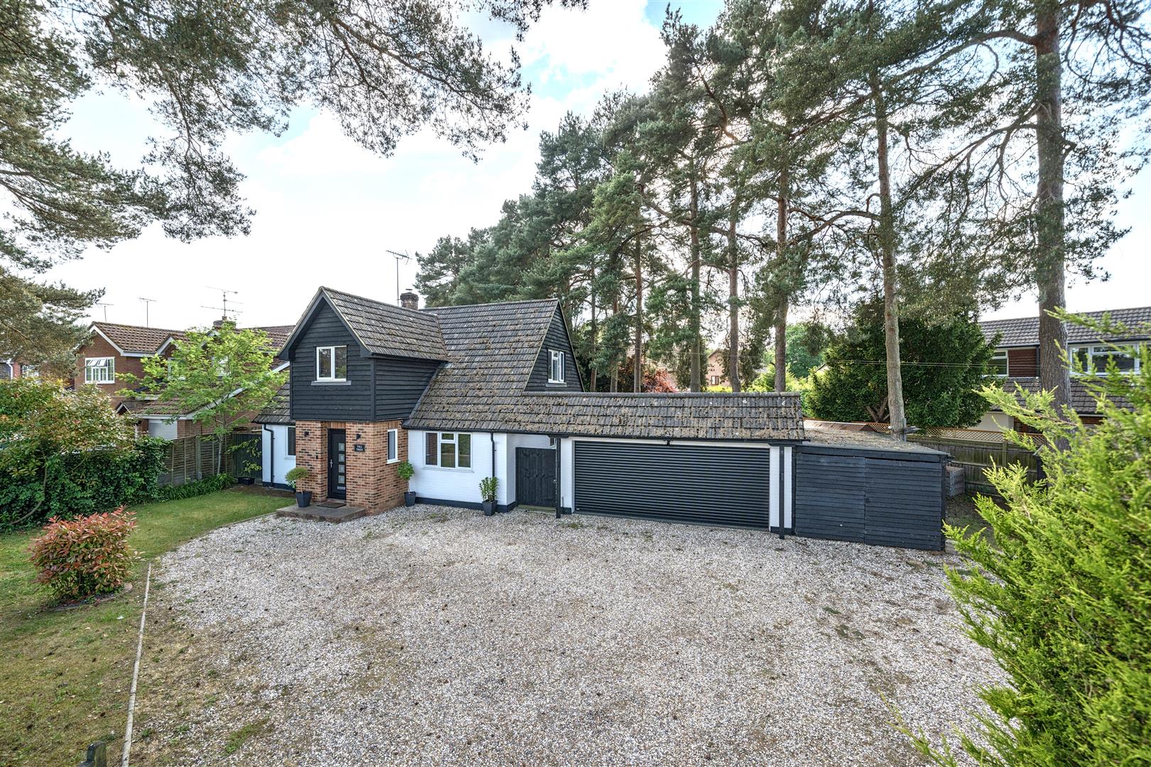 Gorse Ride North, Finchampstead, Berkshire, RG40 4ES