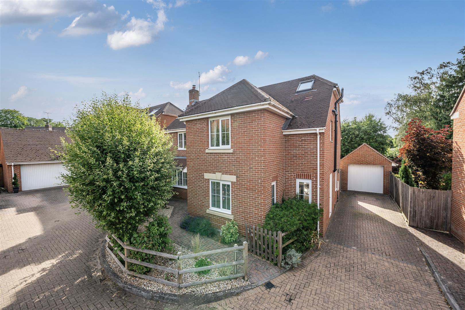 Old Woosehill Lane Wokingham, Berkshire, RG41 3HQ