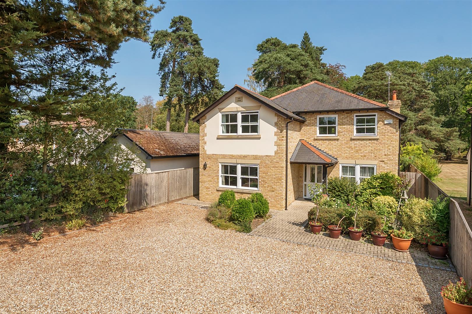 Reading Road, Finchampstead, Berkshire, RG40 4RA