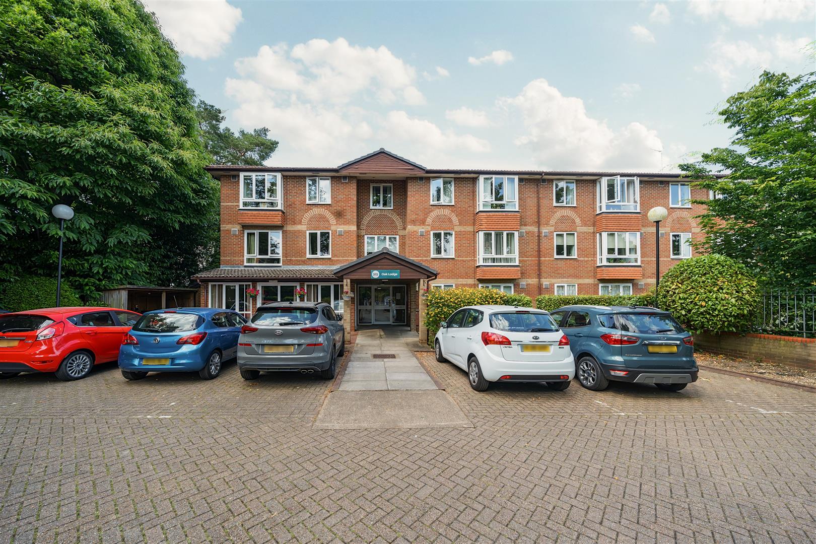 Oak Lodge, New Road, Crowthorne, Berkshire, RG45 6SL