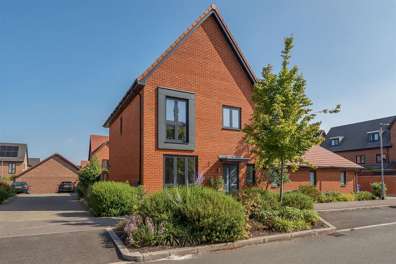 Hawthorn Drive, Crowthorne, Berkshire RG45 6UB