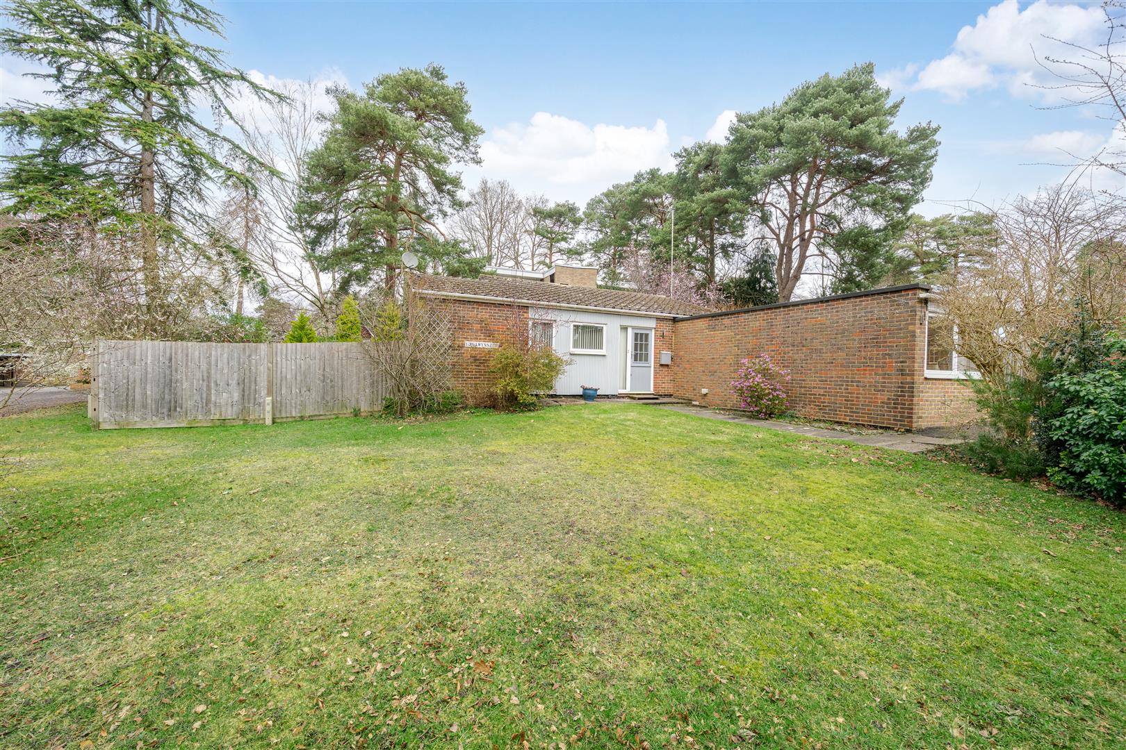 Wulwyn Side, Linkway, Crowthorne, Berkshire, RG45 6JB