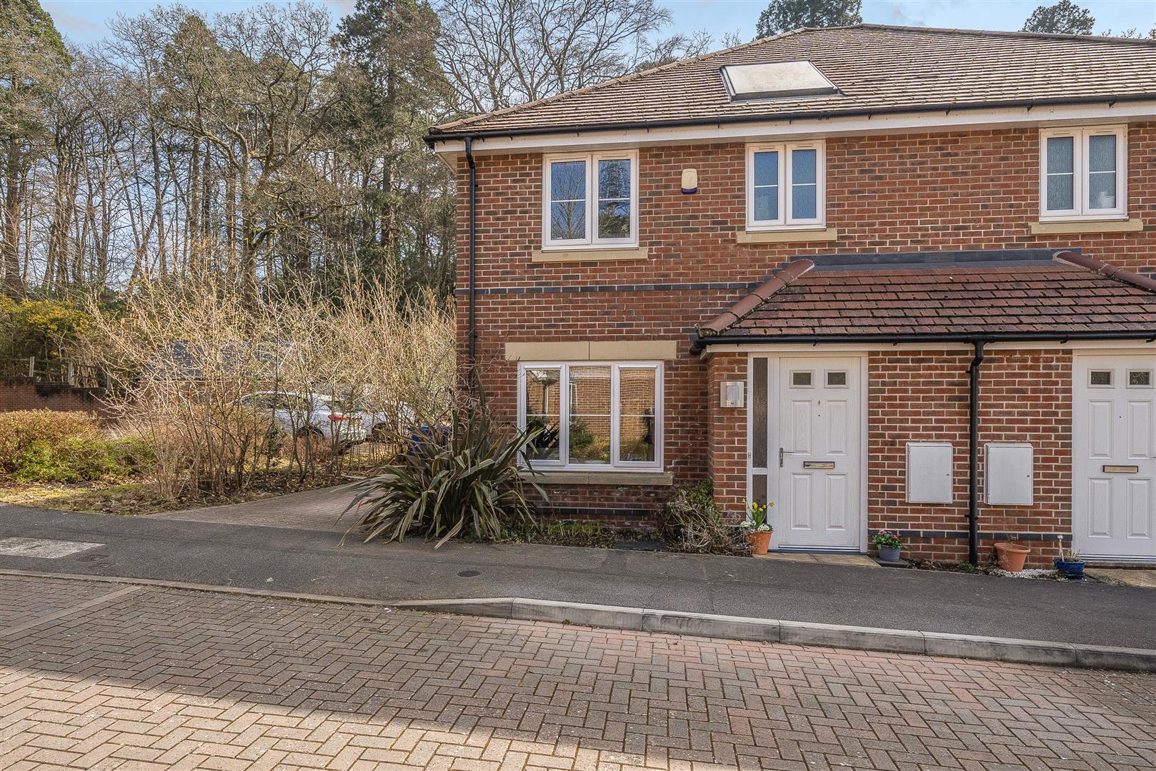 Phoenix Rise Crowthorne, Berkshire, RG45 7GZ