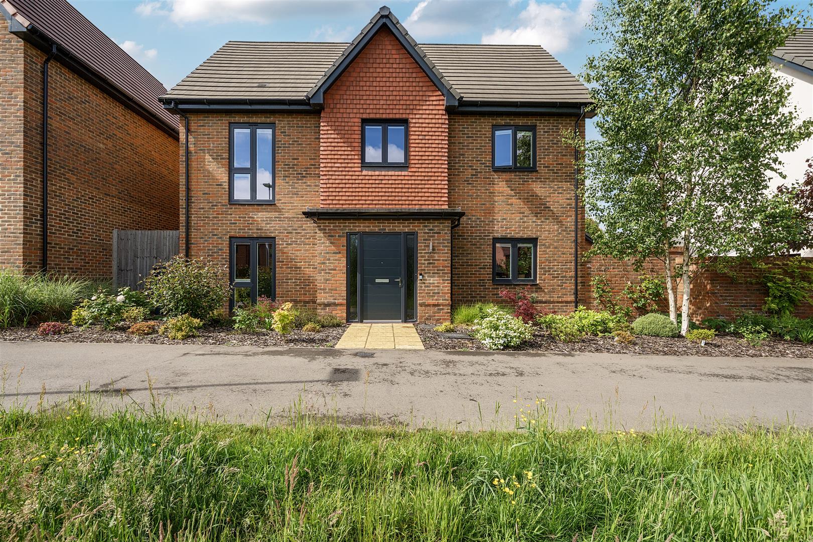 Brooklands Walk, Crowthorne, Berkshire, RG45 6QW