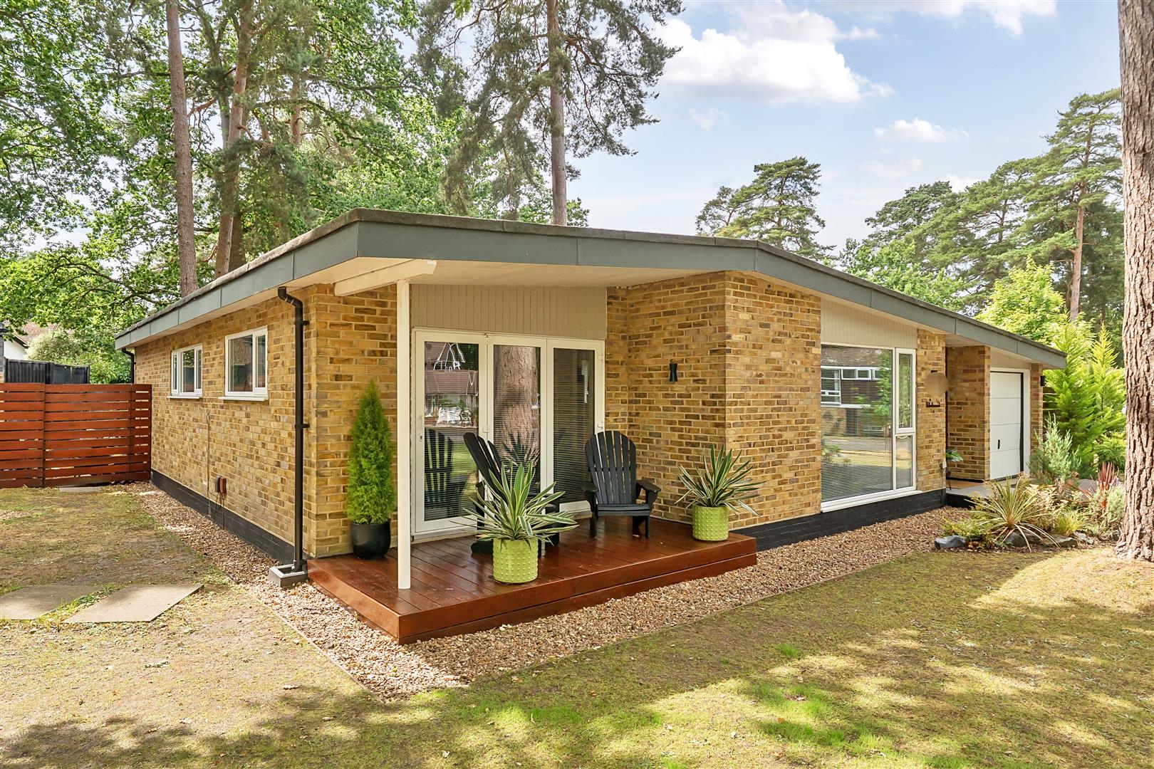 Heathermount Drive Crowthorne, Berkshire, RG45 6HJ