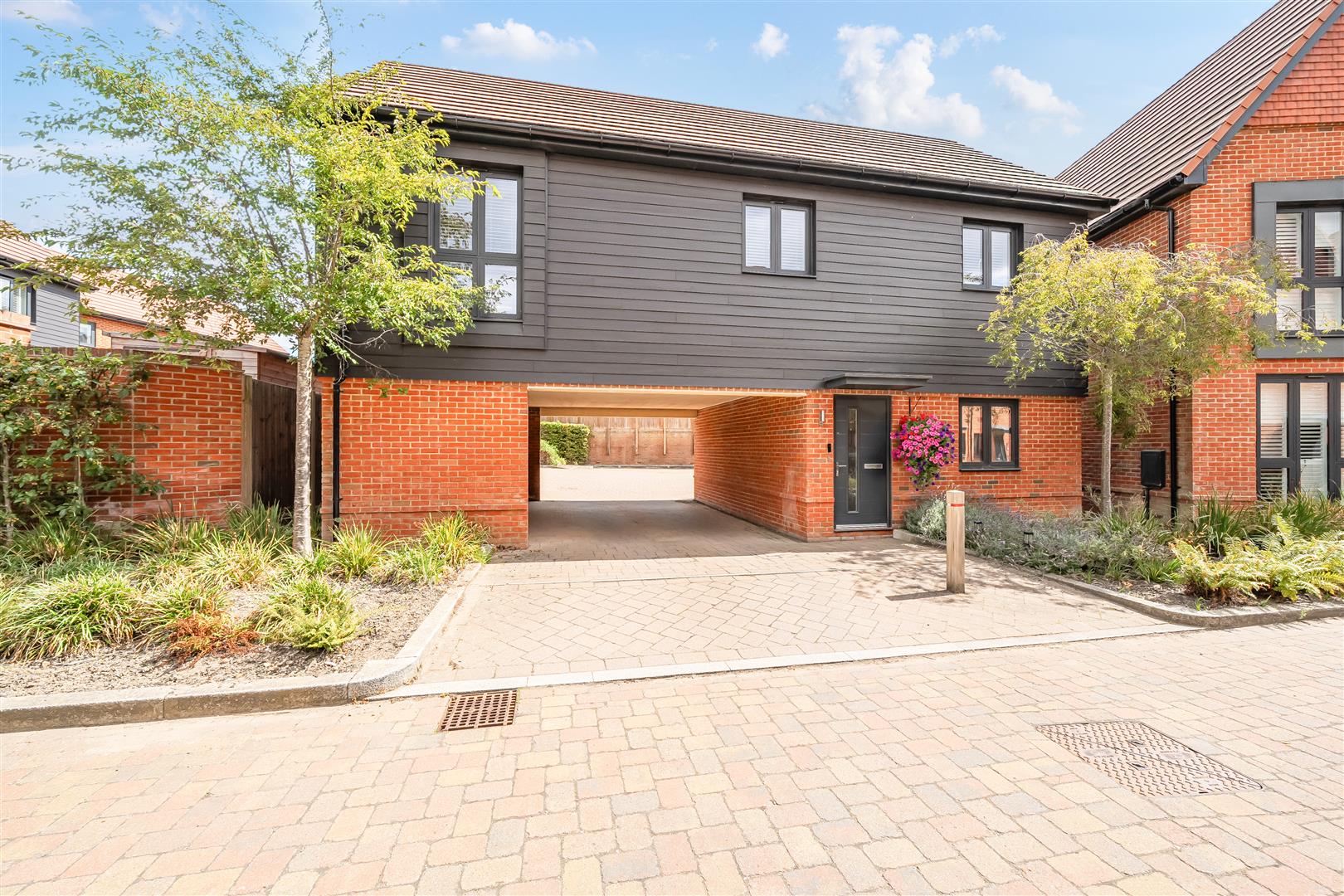 Stirling Close Crowthorne, Berkshire, RG45 6JF