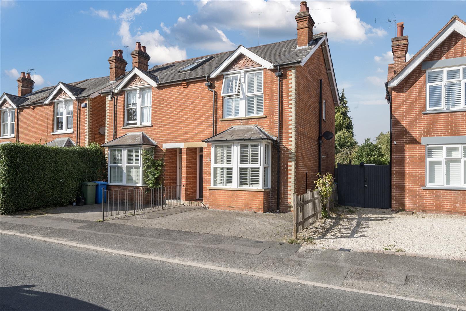 Pinehill Road, Crowthorne, Berkshire, RG45 7JE
